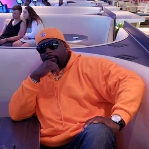 Meet your Posher, Tee